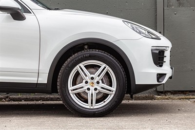 2015 Porsche CAYENNE 4WD - Thumbnail
