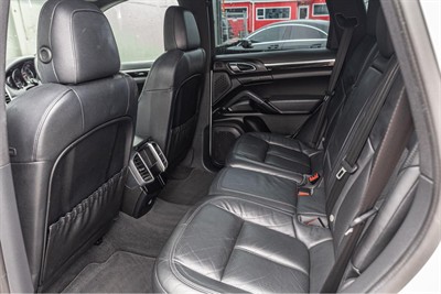 2015 Porsche CAYENNE 4WD - Thumbnail