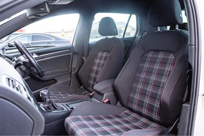 2014 Volkswagen GOLF GTI - Thumbnail