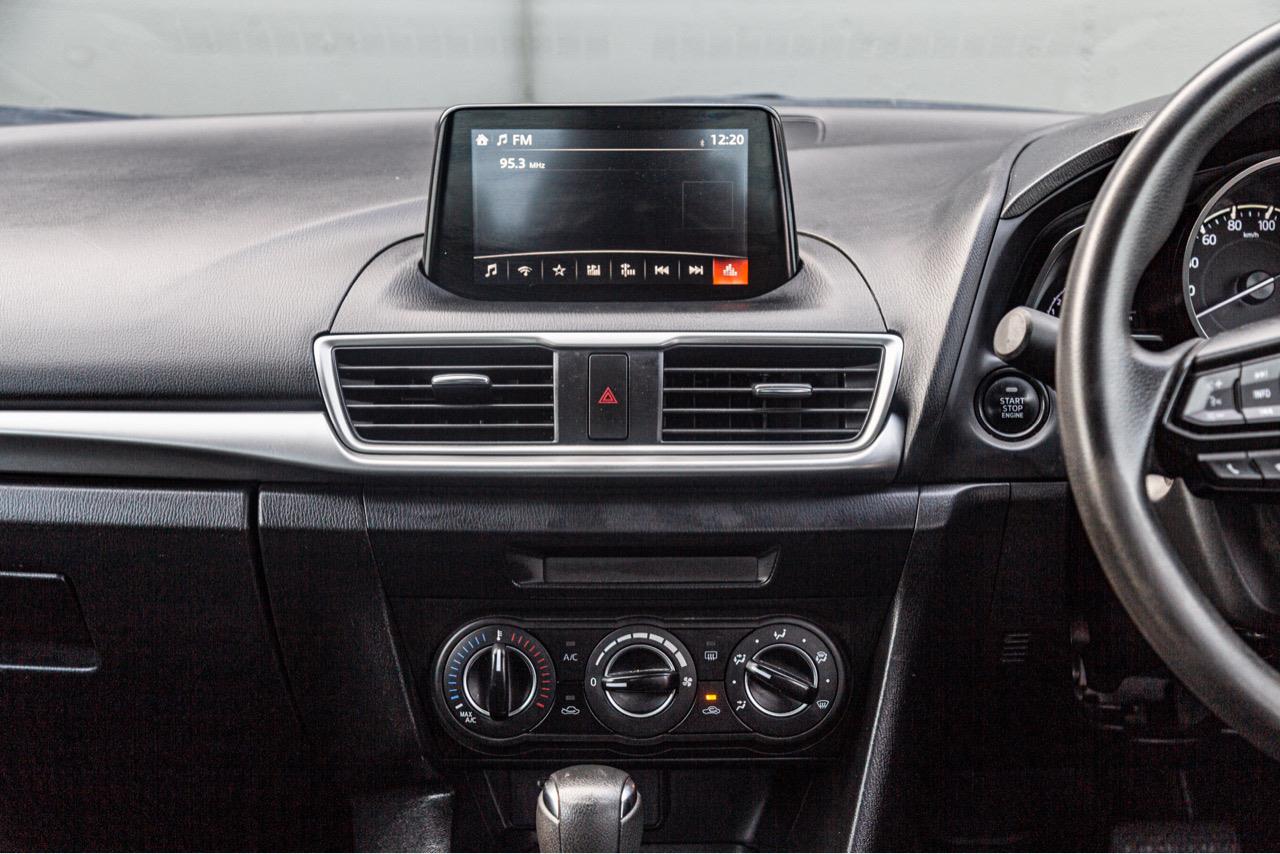 2017 Mazda Axela