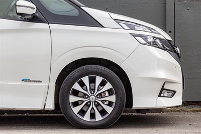 2017 Nissan SERENA - Thumbnail