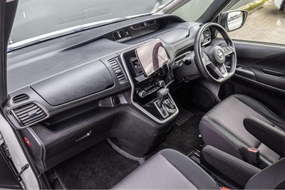 2017 Nissan SERENA - Thumbnail