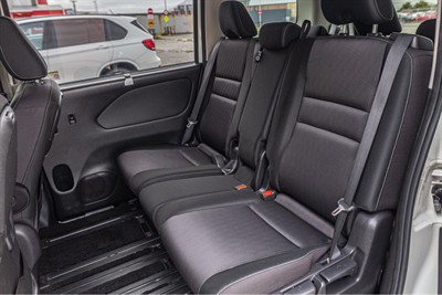 2017 Nissan SERENA - Thumbnail