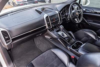2017 Porsche CAYENNE 4WD - Thumbnail