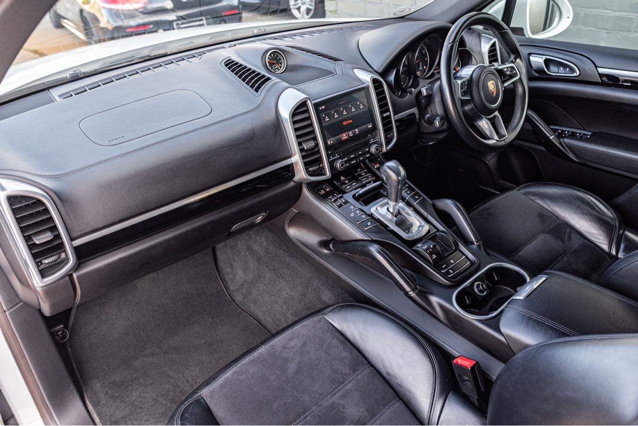 2017 Porsche CAYENNE 4WD